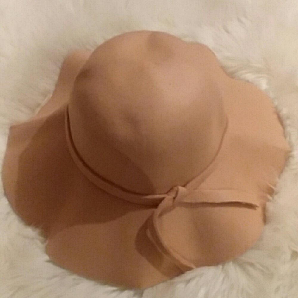 Izzy & Liv Beige Floppy Hat